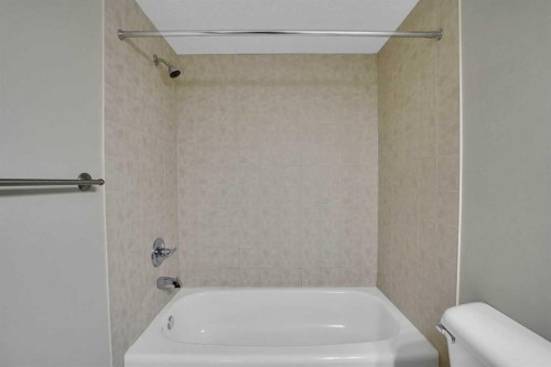 27-925 Imperial Drive, Diamond Valley, AB - Indoor Photo Showing Bathroom