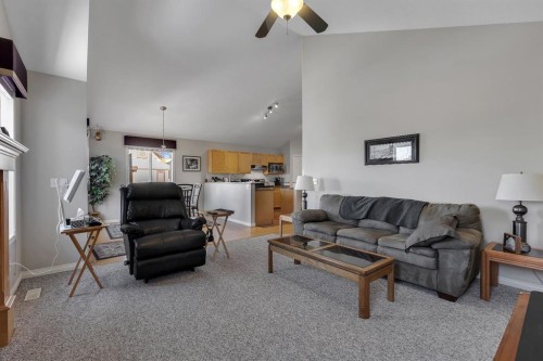 23 Evansbrooke Manor Nw, Calgary, AB - Indoor Photo Showing Living Room