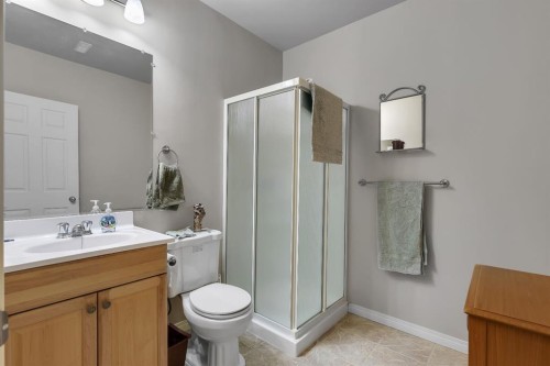 23 Evansbrooke Manor Nw, Calgary, AB - Indoor Photo Showing Bathroom
