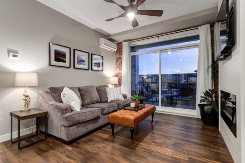 312-10 Walgrove Walk Se, Calgary, AB - Indoor Photo Showing Living Room