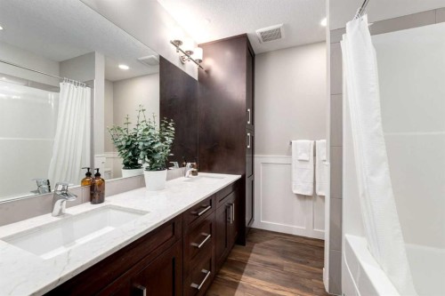 312-10 Walgrove Walk Se, Calgary, AB - Indoor Photo Showing Bathroom