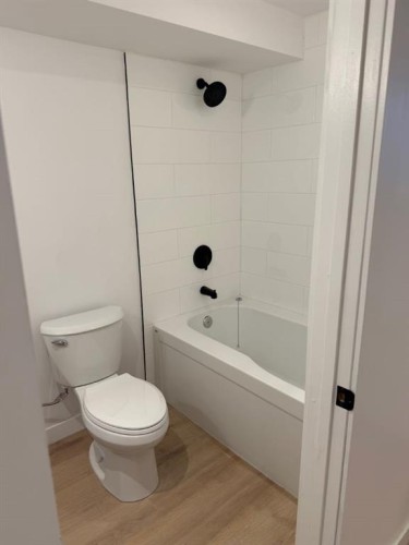 111 Macewan Glen Close Nw, Calgary, AB - Indoor Photo Showing Bathroom