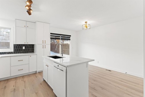 111 Macewan Glen Close Nw, Calgary, AB - Indoor Photo Showing Kitchen