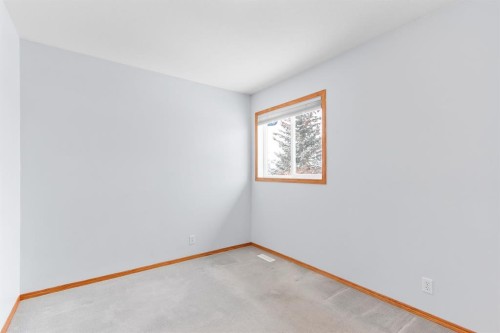 6228 Cypress Close, Olds, AB - Indoor Photo Showing Other Room