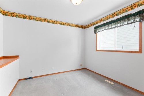 6228 Cypress Close, Olds, AB - Indoor Photo Showing Other Room