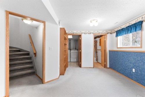 6228 Cypress Close, Olds, AB - Indoor Photo Showing Other Room