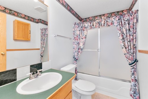 6228 Cypress Close, Olds, AB - Indoor Photo Showing Bathroom