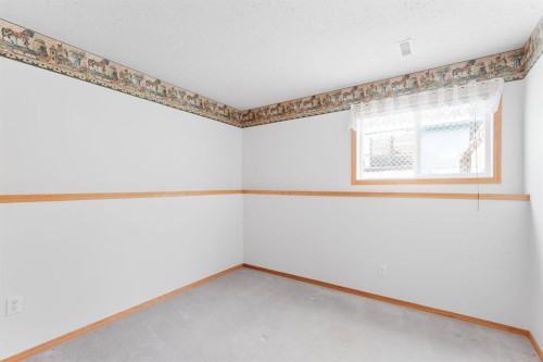 6228 Cypress Close, Olds, AB - Indoor Photo Showing Other Room
