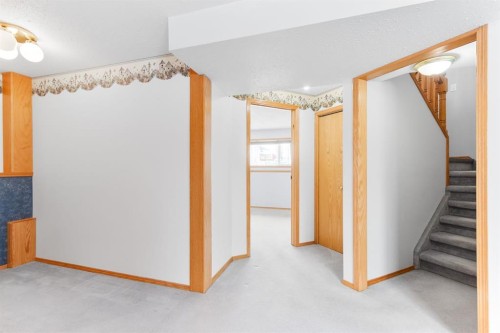 6228 Cypress Close, Olds, AB - Indoor Photo Showing Other Room