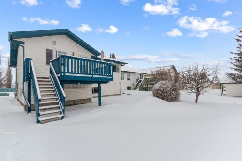 6228 Cypress Close, Olds, AB - Outdoor