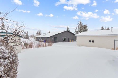 6228 Cypress Close, Olds, AB - Outdoor