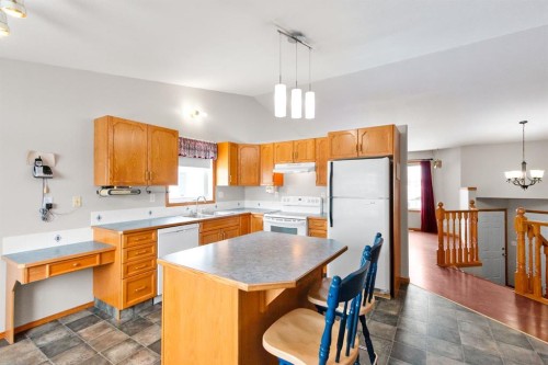 6228 Cypress Close, Olds, AB - Indoor Photo Showing Kitchen