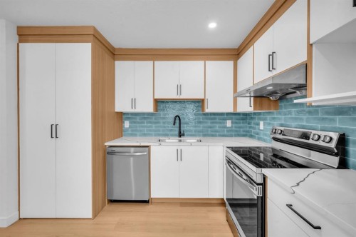 3229 Doverville Crescent Se, Calgary, AB - Indoor Photo Showing Kitchen With Upgraded Kitchen