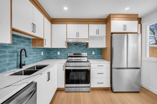 3229 Doverville Crescent Se, Calgary, AB - Indoor Photo Showing Kitchen With Double Sink With Upgraded Kitchen