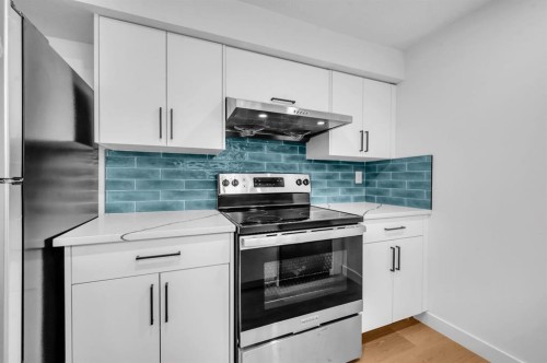 3229 Doverville Crescent Se, Calgary, AB - Indoor Photo Showing Kitchen