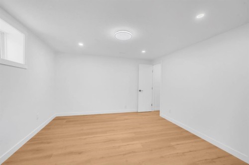 3229 Doverville Crescent Se, Calgary, AB - Indoor Photo Showing Other Room