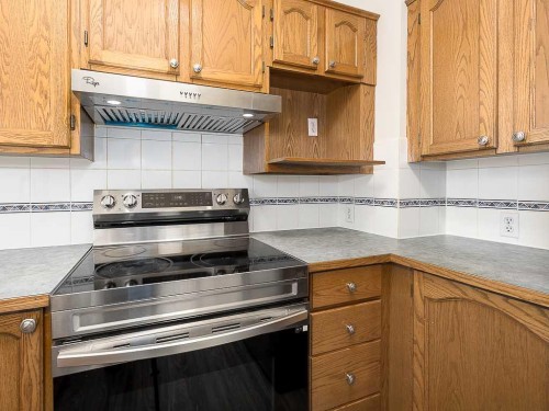 100 Catalina Circle Ne, Calgary, AB - Indoor Photo Showing Kitchen