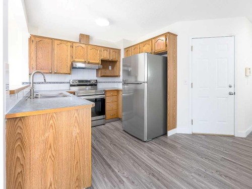 100 Catalina Circle Ne, Calgary, AB - Indoor Photo Showing Kitchen