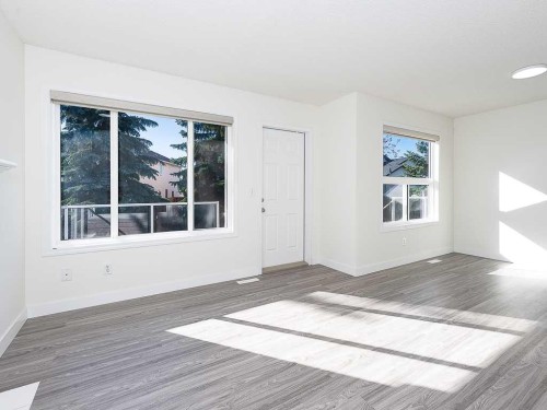 100 Catalina Circle Ne, Calgary, AB - Indoor Photo Showing Other Room