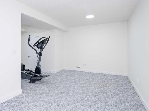 100 Catalina Circle Ne, Calgary, AB - Indoor Photo Showing Other Room