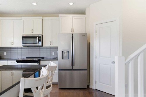21 Evansview Manor Nw, Calgary, AB - Indoor Photo Showing Kitchen With Upgraded Kitchen