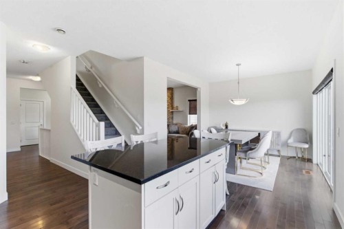 21 Evansview Manor Nw, Calgary, AB - Indoor Photo Showing Other Room