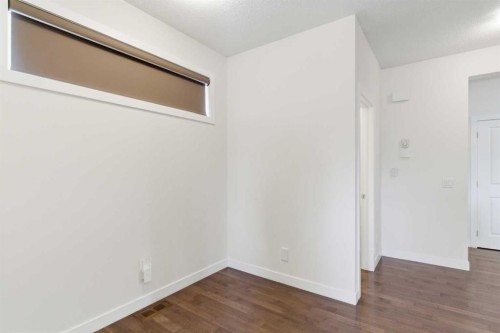 21 Evansview Manor Nw, Calgary, AB - Indoor Photo Showing Other Room