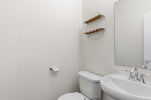 21 Evansview Manor Nw, Calgary, AB - Indoor Photo Showing Bathroom