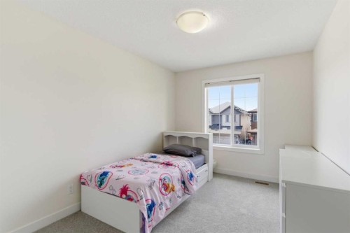21 Evansview Manor Nw, Calgary, AB - Indoor Photo Showing Bedroom