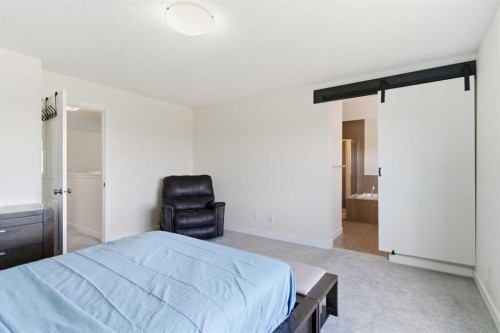 21 Evansview Manor Nw, Calgary, AB - Indoor Photo Showing Bedroom