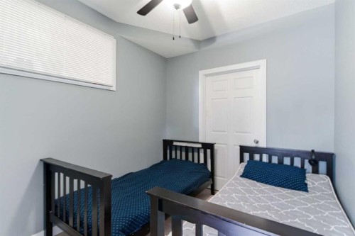 21 Evansview Manor Nw, Calgary, AB - Indoor Photo Showing Bedroom