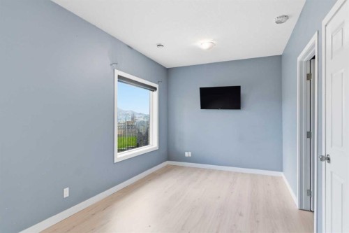 21 Evansview Manor Nw, Calgary, AB - Indoor Photo Showing Other Room