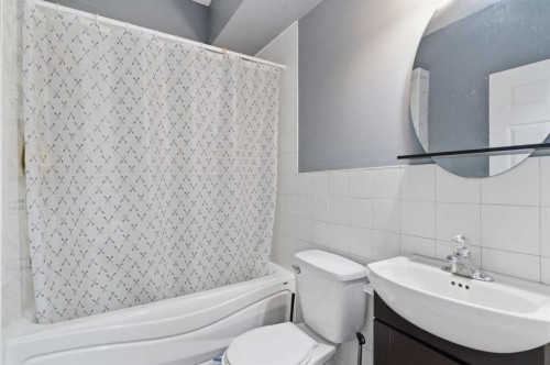 21 Evansview Manor Nw, Calgary, AB - Indoor Photo Showing Bathroom