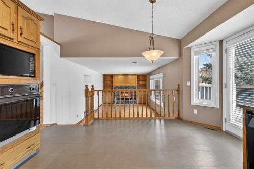 1208 Sunvista Way Se, Calgary, AB - Indoor