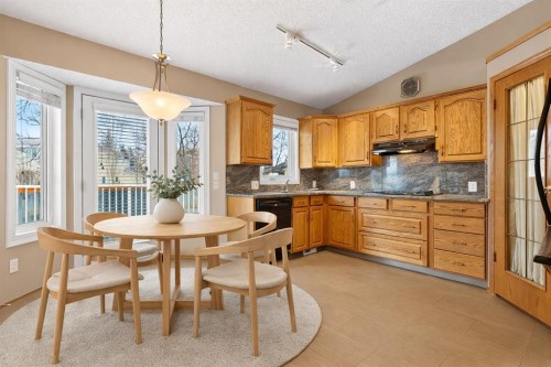 1208 Sunvista Way Se, Calgary, AB - Indoor