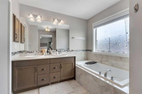 16 Nolancrest Circle Nw, Calgary, AB - Indoor Photo Showing Bathroom