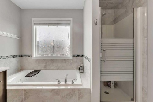 16 Nolancrest Circle Nw, Calgary, AB - Indoor Photo Showing Bathroom