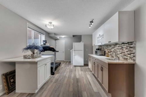 16 Nolancrest Circle Nw, Calgary, AB - Indoor Photo Showing Kitchen