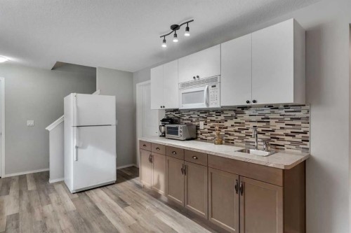 16 Nolancrest Circle Nw, Calgary, AB - Indoor Photo Showing Kitchen