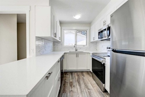 36 Pennsburg Place Se, Calgary, AB - Indoor Photo Showing Kitchen With Upgraded Kitchen