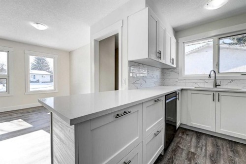 36 Pennsburg Place Se, Calgary, AB - Indoor Photo Showing Kitchen