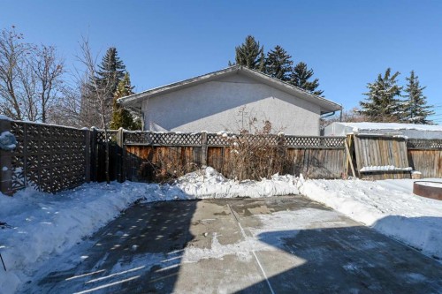 36 Pennsburg Place Se, Calgary, AB - Outdoor