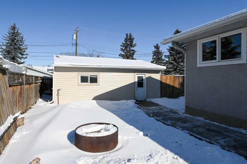 36 Pennsburg Place Se, Calgary, AB - Outdoor