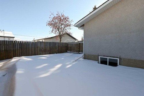 36 Pennsburg Place Se, Calgary, AB - Outdoor With Exterior