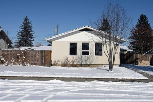36 Pennsburg Place Se, Calgary, AB - Outdoor