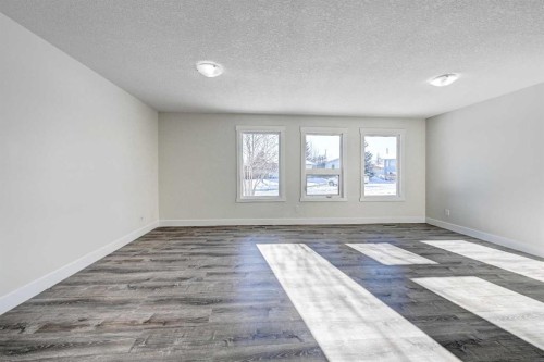 36 Pennsburg Place Se, Calgary, AB - Indoor Photo Showing Other Room