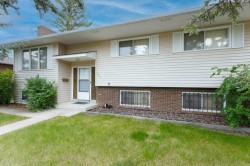 307 Silverthorn Way NW Calgary, AB T3B 4E8