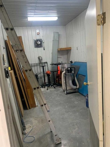 7 Co-Op Road, Didsbury, AB 