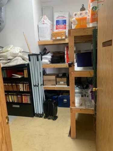 7 Co-Op Road, Didsbury, AB 