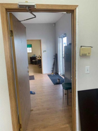 7 Co-Op Road, Didsbury, AB 